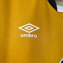 Camisa Rayo Vallecano III 23/24 - Torcedor Umbro Masculina - Dourado com detalhes em preto e branco