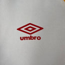 Camisa Rayo Vallecano I 23/24 - Torcedor Umbro Masculina - Branca com detalhes em vermelho e amarelo
