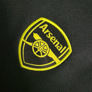 Camisa Arsenal Treino 23/24 - Torcedor Adidas Masculina - Preto com detalhes em azul e amarelo