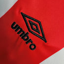 Camisa Brentford I 23/24 - Torcedor Umbro Masculina - Branca com detalhes em vermelho e preto