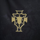 Camisa Seleção de Portugal Edição Goat 23/24 - Torcedor Masculina - Preta com detalhes em vermelho e dourado