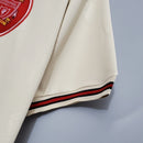 Camisa Retrô Liverpool II 1996/1997 - Torcedor Reebok Masculina - Bege com detalhes em vermelho