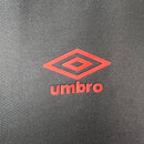 Camisa Rayo Vallecano II 23/24 - Torcedor Umbro Masculina - Preta com detalhes em vermelho e amarelo