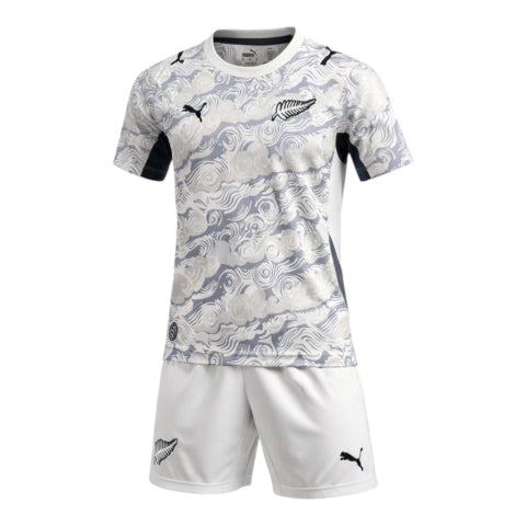 Kit Infantil Seleção Nova Zelândia I 26/27 - Puma - Branco e cinza