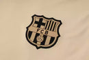 Kit Treino adulto - Camisa e Shorts - Barcelona Nike 24/25 - Bege e preto com detalhes em azul e vermelho