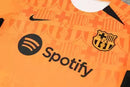 Kit Treino adulto - Camisa e Shorts - Barcelona Nike 24/25 - Laranja e azul com detalhes em preto