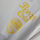 Camisa Lorient Edição especial Aniversário de 100 anos 24/25 - Torcedor Umbro Masculina - Branca com detalhes em amarelo