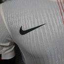 Camisa Chelsea II 25/26 - Jogador Nike Masculina - Branca com detalhes em verde e vermelho