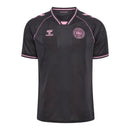 Camisa Seleção Dinamarca Goleiro I 26/27 - Torcedor Hummel Masculina - Preta com detalhes em rosa