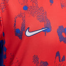 Camisa Atlético de Madrid Pré-jogo 24/25 - Torcedor Nike Masculina - Vermelha com detalhes em azul