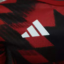 Camisa Manchester United Pré-jogo 25/26 - Jogador Adidas Masculina - Vermelha com detalhes em preto