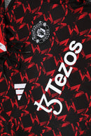 Jaqueta Corta-Vento Manchester United Treino - Masculina Adidas - Preta com detalhes em vermelho