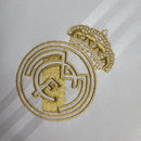 Camisa Retrô Real Madrid Treino 2019/2020 manga longa - Adidas Masculina - Branca com detalhes em azul e dourado