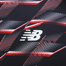 Jaqueta Corta-Vento São Paulo 24/25 - Masculina New Balance - Preta com detalhes em vermelho