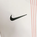 Camisa Chelsea II 25/26 - Torcedor Nike Feminina - Branca com detalhes em verde e vermelho
