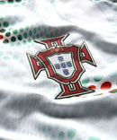 Camisa Seleção Portugal II 25/26 manga longa - Torcedor Puma Masculina - Branca com detalhes em verde e vermelho