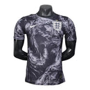 Camisa Seleção Inglaterra Pré-jogo 26/27 - Jogador Nike Masculina - Preta com detalhes em cinza