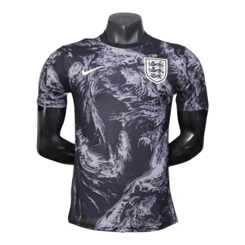 Camisa Seleção Inglaterra Pré-jogo 26/27 - Jogador Nike Masculina - Preta com detalhes em cinza