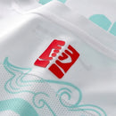 Camisa Chelsea Pré-jogo Edição especial Ano do Cavalo 26/27 - Torcedor Nike Masculina - Branca com detalhes em verde