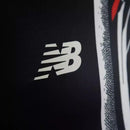 Camisa São Paulo Pré-jogo 25/26 - Torcedor New Balance Masculina - Preta com detalhes em branco e vermelho