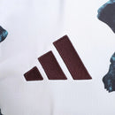 Camisa Bayern de Munique Pré-jogo 25/26 - Torcedor Adidas Masculina - Branca com detalhes em vermelho e verde e preto