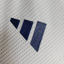 Camisa Real Madrid Treino 24/25 polo - Jogador Adidas Masculina - Branca com detalhes em azul