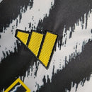 Kit Infantil Juventus I 23/24 - Adidas - Branco e preto