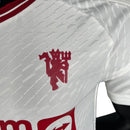 Camisa Manchester United III 23/24 - Jogador Adidas Masculina - Branca com detalhes em vermelho e preto