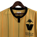 Camisa Venezia Treino 23/24 - Torcedor Kappa Masculina - Bege com detalhes em preto