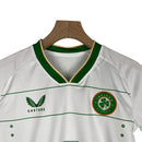Kit Infantil Irlanda II Castore 23/24 - Branca com detalhes em laranja e verde