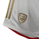 Shorts Arsenal 23/24 - Masculino Adidas - Branco com detalhes em dourado