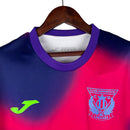 Camisa Leganés II 23/24 - Torcedor Joma Masculina - Rosa com detalhes em azul e verde
