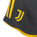 Shorts Juventus 23/24 - Masculino Adidas - Preto com detalhes em amarelo