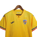 Camisa Seleção Romênia I 23/24 - Torcedor Joma Masculina - Amarela com detalhes em azul