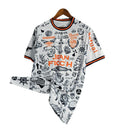 Camisa Lorient Edição Especial 23/24 - Torcedor Umbro Masculina - Branca com detalhes em preto e laranja