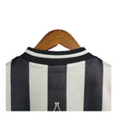 Camisa Retrô Newcastle 1995/1997 manga longa - Adidas Masculina - Preta com listras pretas e detalhes em amarelo