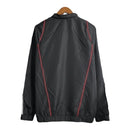 Jaqueta Corta-Vento Manchester United 23/24 - Masculina Adidas - Preta com detalhes em vermelho e branco