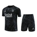 Kit Treino adulto - Camisa e Shorts - Paris Saint-Germain Nike 23/24 - Preto com detalhes em cinza