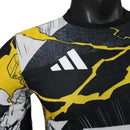 Camisa Real Madrid Pré-jogo Marvel Avengers 25/26 manga longa - Jogador Adidas Masculina - Branca com detalhes em preto e amarelo