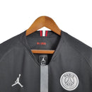 Camisa Retrô Paris Saint-Germain Edição Champions League 2018/2019 manga longa - Masculina Jordan - Preta com detalhes em branco e vermelho