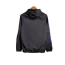 Jaqueta Corta-Vento Bayern de Munique 23/24 - Masculina Adidas - Preta com detalhes em vermelho e branco e azul