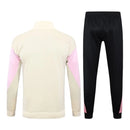 Conjunto Paris Saint-Germain Treino 24/25 - Masculino Jordan - Bege e preto com detalhes em rosa