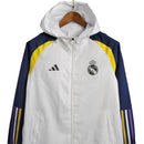 Jaqueta Corta-Vento Real Madrid 23/24 - Masculina Adidas - Branca com detalhes em azul e amarelo