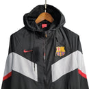 Jaqueta Corta-Vento Barcelona 23/24 - Preta com detalhes em vermelho e branco