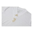 Kit Treino adulto - Camisa e Shorts - Juventus Adidas 23/24 - Branco e preto com detalhes em dourado