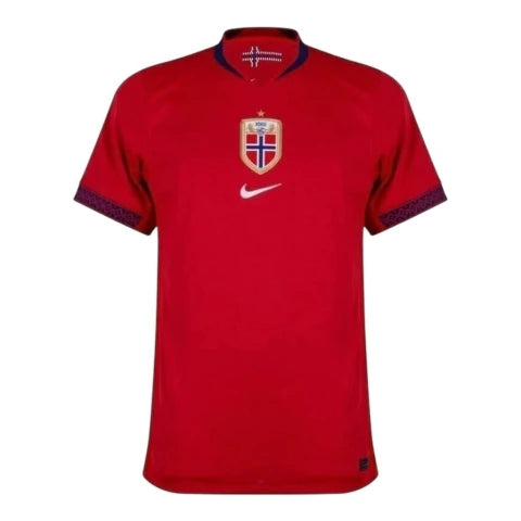 Camisa Seleção Noruega I 25/26 - Torcedor Nike Masculina - Vermelha com detalhes em azul