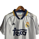 Camisa Retrô Real Madrid I 98/00 - Masculina Adidas - Branca com detalhes em azul e amarelo