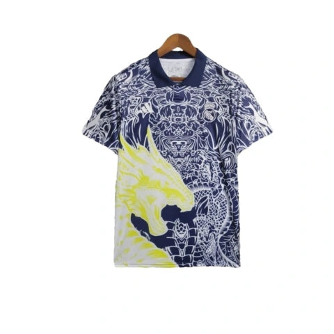 Camisa Japão Edição especial 24/25 - Torcedor Adidas Masculina - Branca com desenhos de Dragão em azul e amarelo