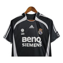 Camisa Retrô Real Madrid 06/07 - Masculina Adidas - Preta com detalhes em branco