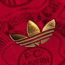 Camisa Bayern de Munique Edição especial Aniversário 125 anos 25/26 - Torcedor Adidas Feminina - Vinho com detalhes em dourado